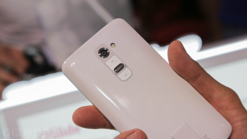 Illustration for article titled LG G2 Hands On: Killer Hardware, Software Dead on Arrival
